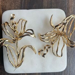 Golden Metal Floral Shape Dangle Earrings